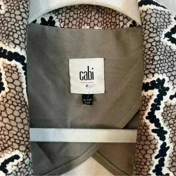 CAbi Women's Double Breasted Snake Print Business Casual Blazer Size 8‎ - Picture 15 of 16